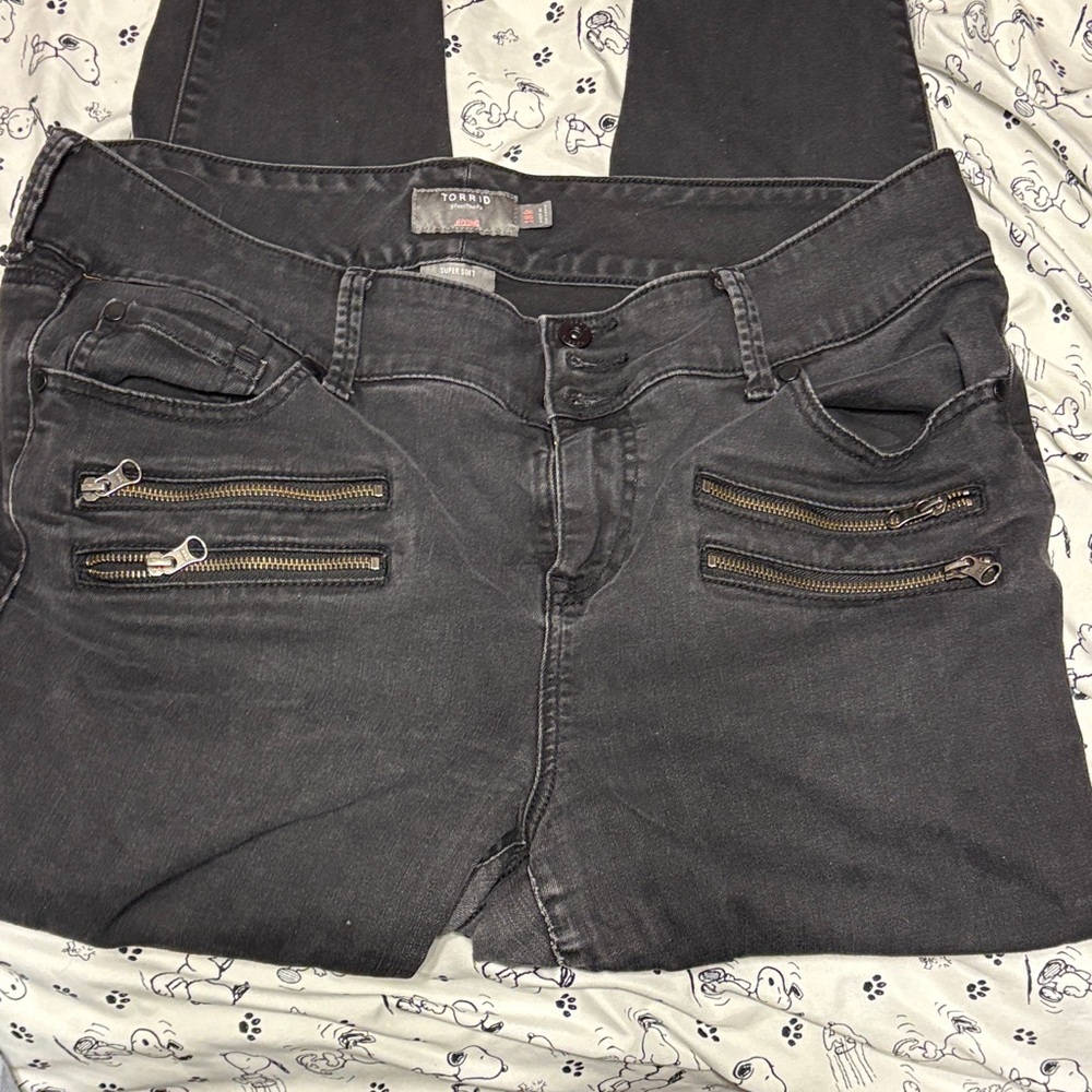 Torrid Women's Charcoal Skinny Jeans with Zipper Details
